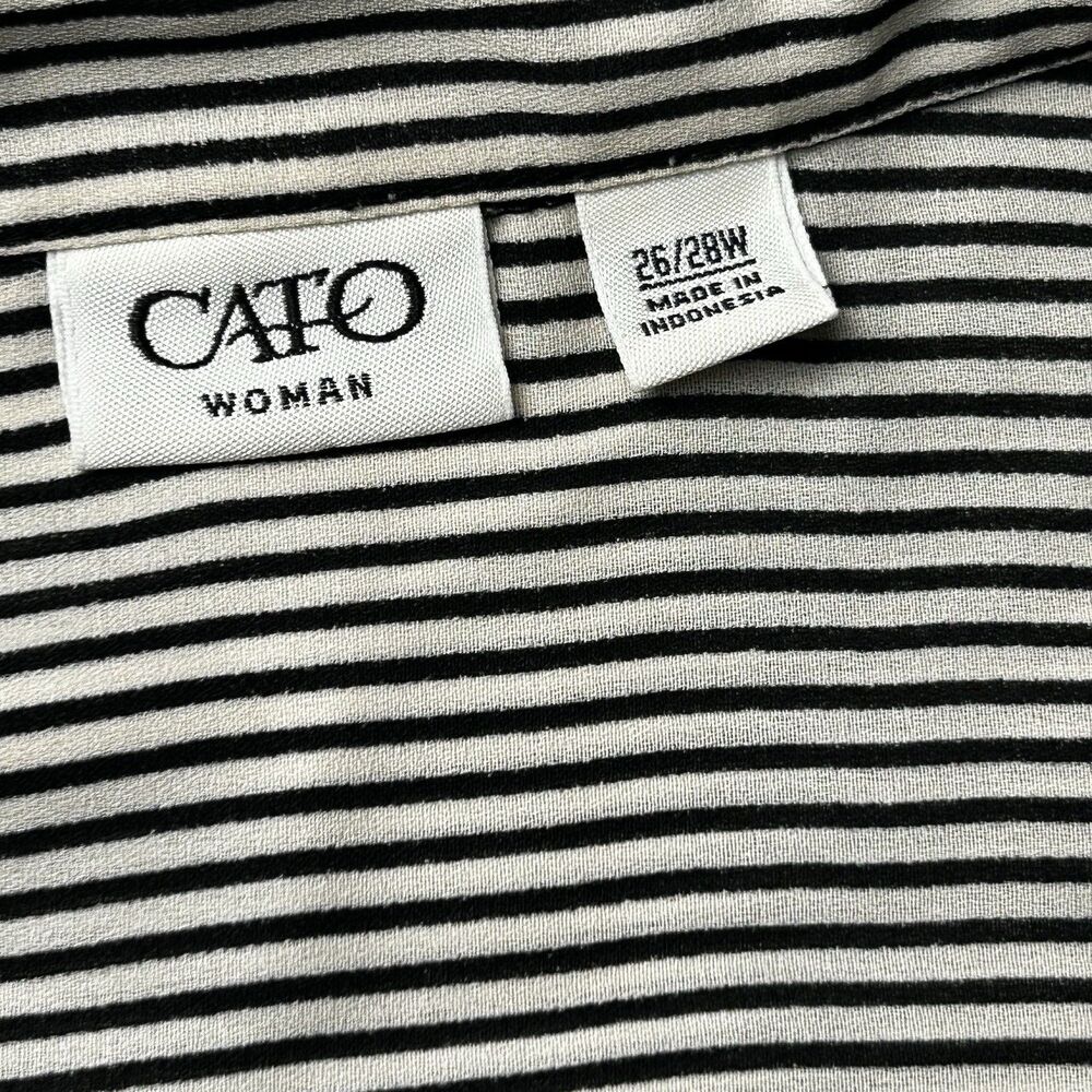 Cato Woman Size 26/28W Tie Front Long Sleeve Button-up V-Neck Top - Picture 9 of 9